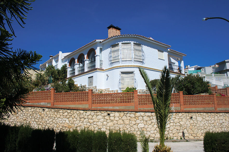 Villa for rent  Benajarafe 
